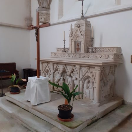 autel de la chapelle latérale de droite