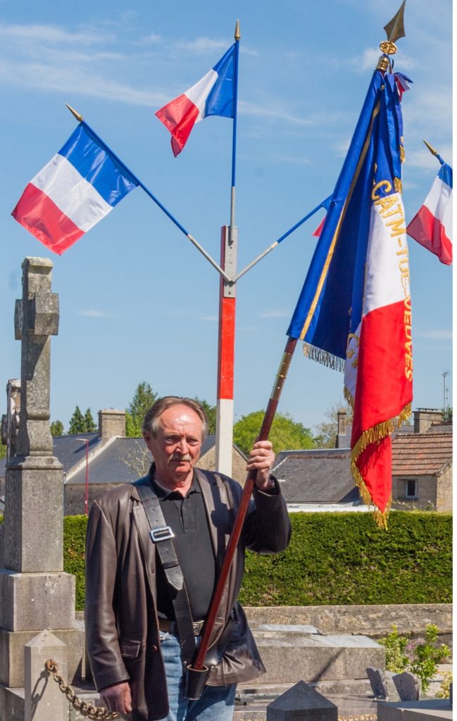 porte drapeau de la commune