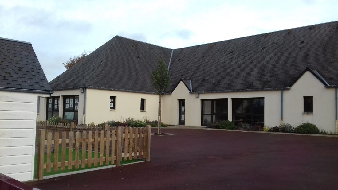 cour avant de l'école