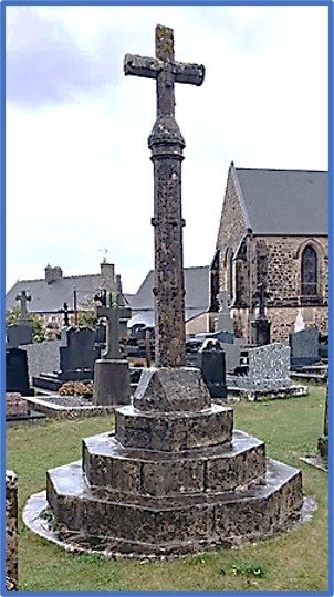 croix située dans le cimetière